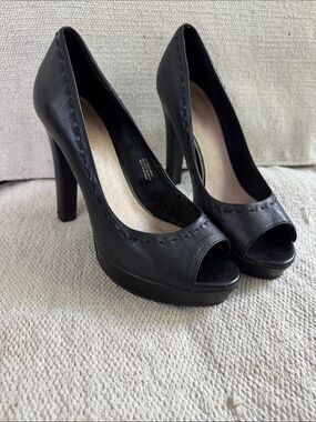 Wm’s size 9 Black Peep-Toe Platform leather High Heels shoes le château